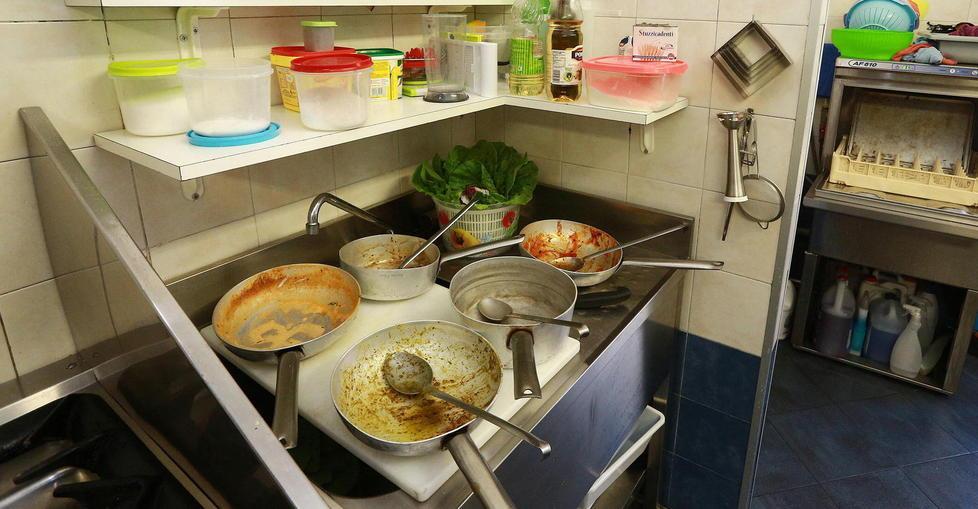 I forzati del lavoro: "Io cuoca tuttofare a 3 euro l'ora e mai un giorno libero" 