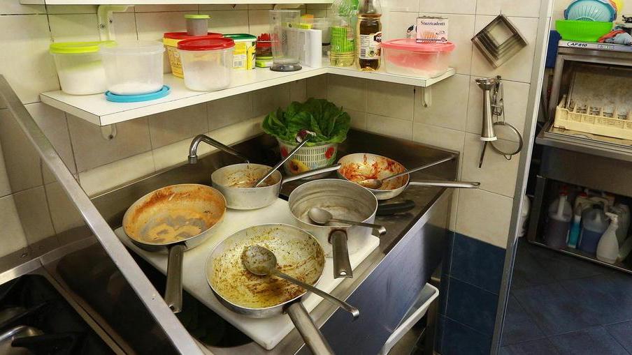 I forzati del lavoro: "Io cuoca tuttofare a 3 euro l'ora e mai un giorno libero"