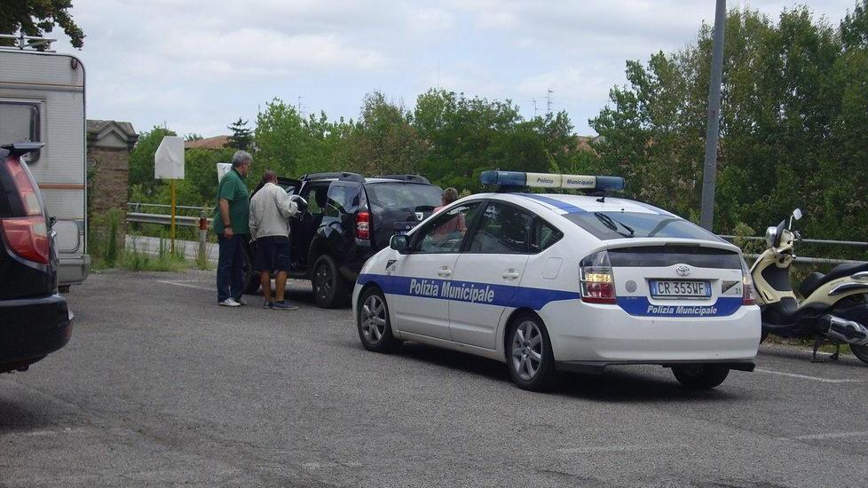 È allarme in via Putinati per un dormitorio abusivo