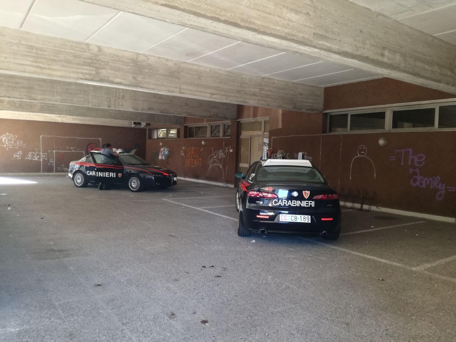 Il blitz dei carabinieri in via Siena