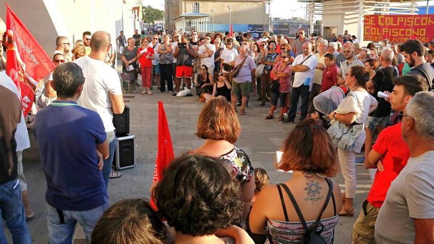 Da Porca Vacca la protesta contro i licenziamenti fa il pieno - Video