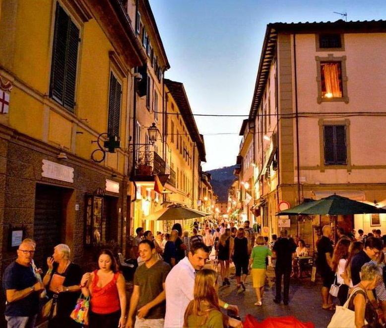 Tutti a cena sotto le stelle