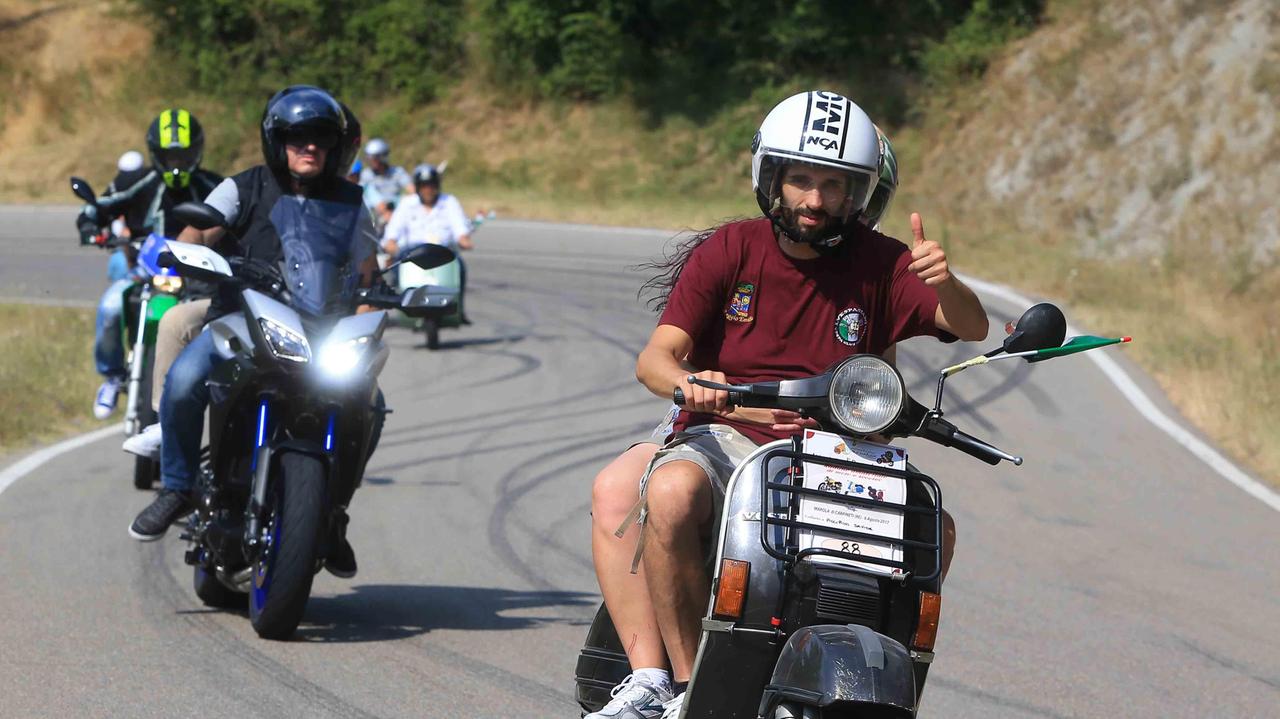 Folla a Marola per gli amanti delle due ruote