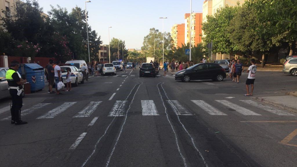 L'incidente stradale tra piazza Demuro e piazza Pigafetta (foto Mario Rosas)