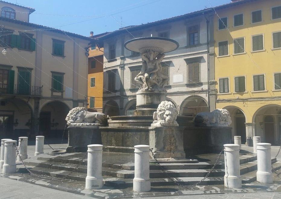 Spreco d’acqua dalla fontana dei Leoni