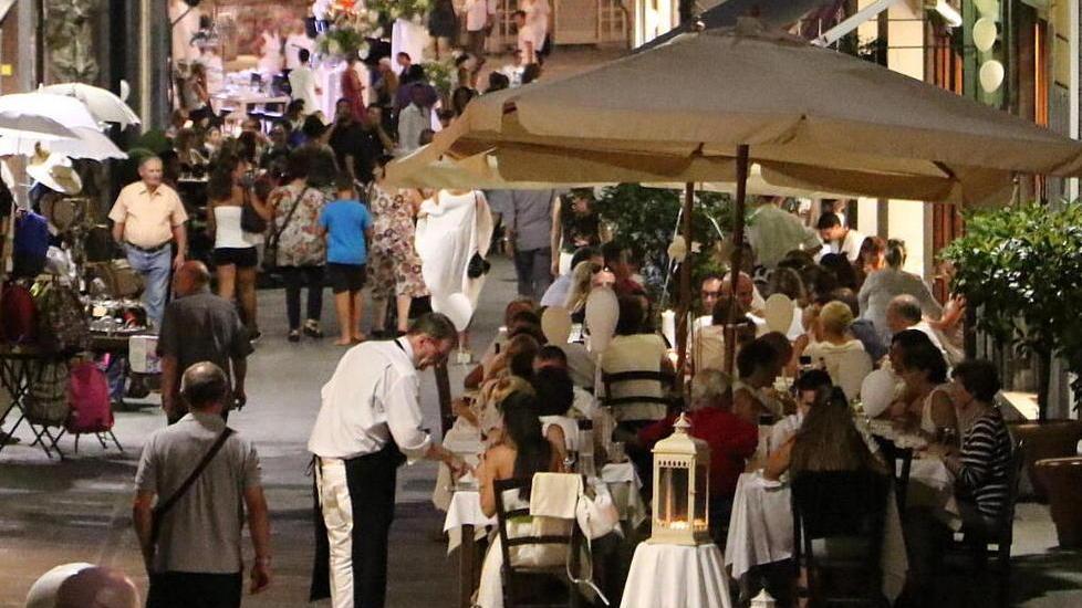 Cena in bianco da tutto esaurito