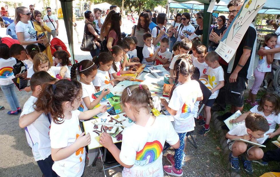 Baby laboratorio solidale di ceramica al mare 