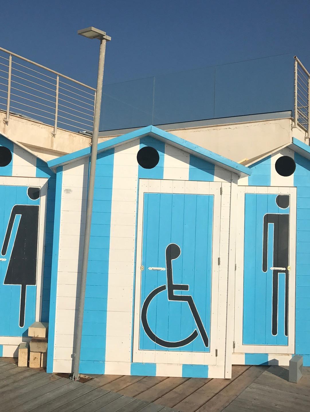 Bagni pubblici sul lungomare 