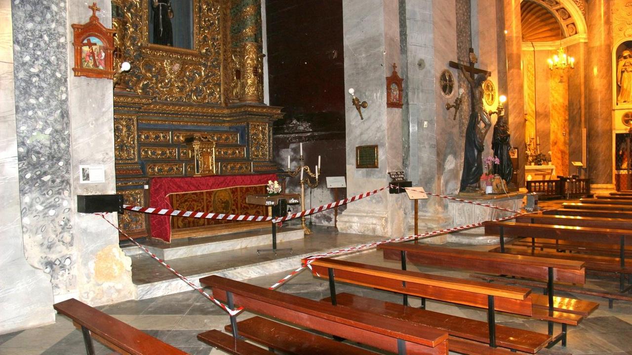 Crolli a Santa Maria, una rete salverà il Voto
