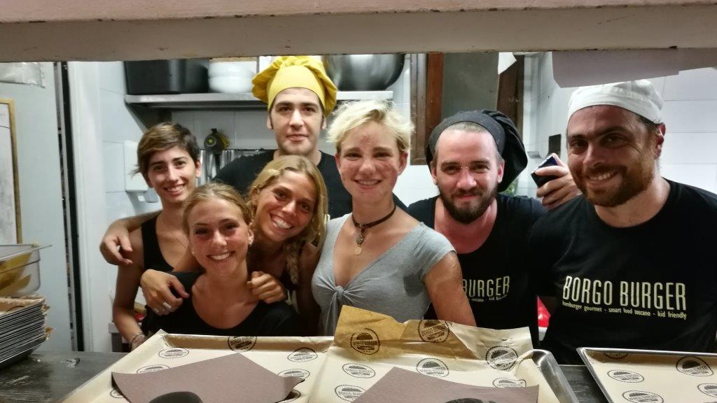 Bebe Vio a cena a Livorno sceglie hamburger e patatine