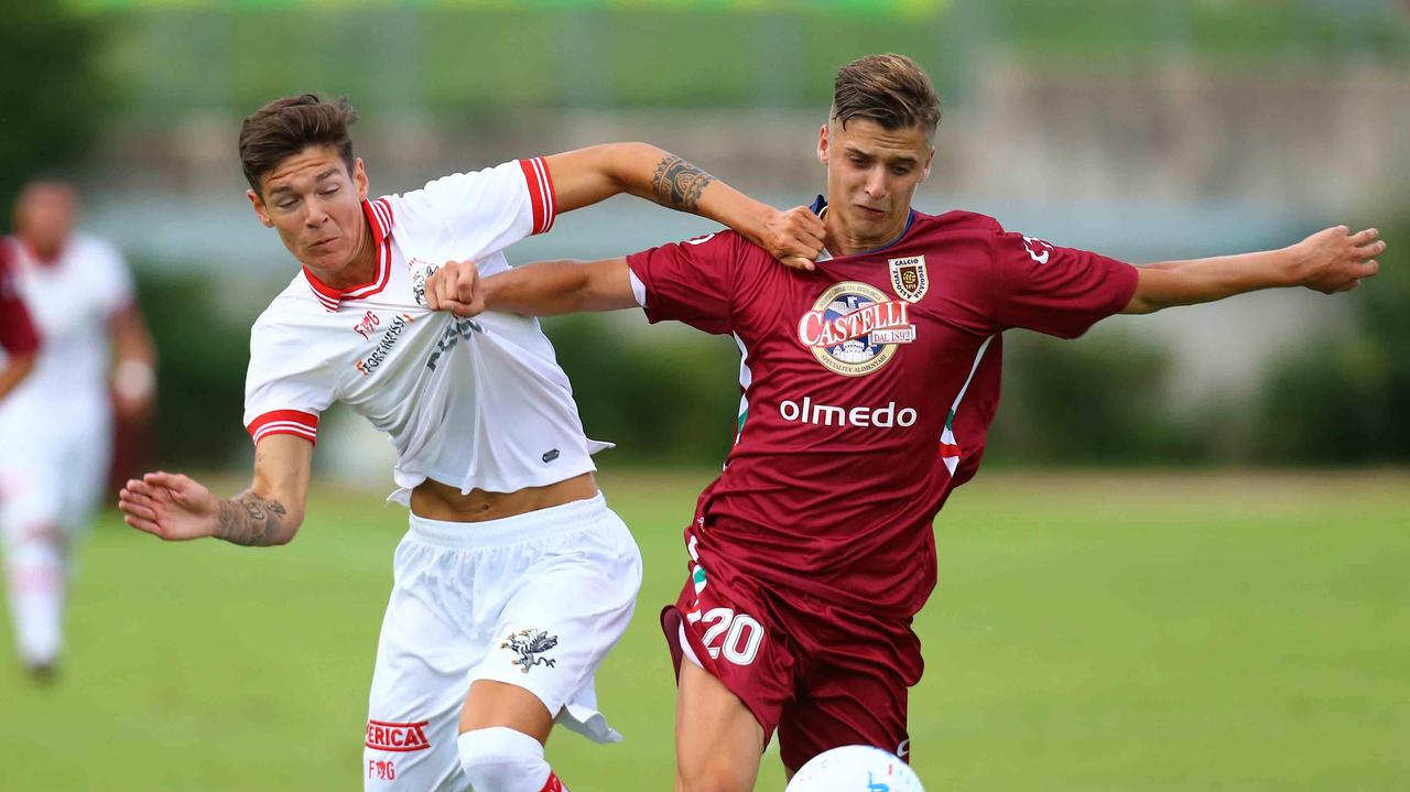 Sabotic, a destra, con la maglia della Reggiana (foto: Gazzetta di Reggio)