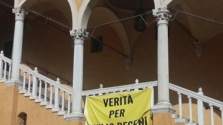 E nella notte rubano anche lo striscione pro Regeni