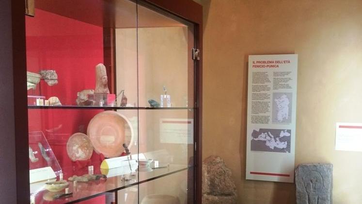 Sei ragazzi al lavoro per l’archivio del museo Clarisse