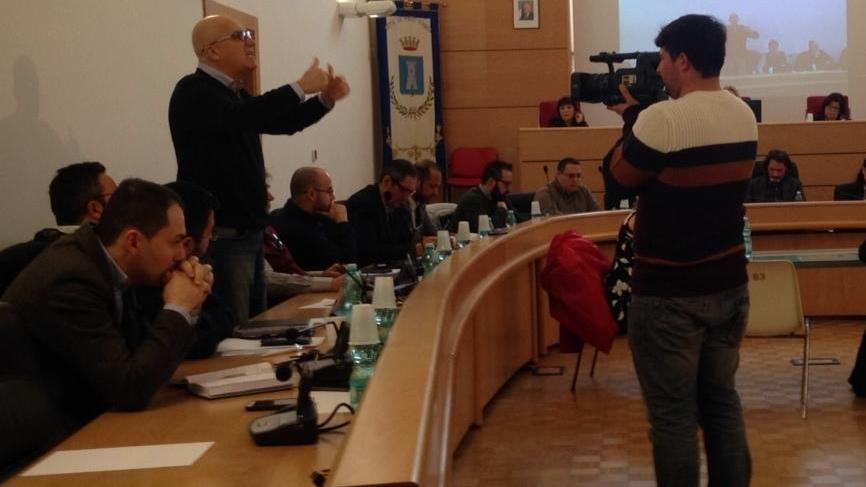 Approvata la mozione antifascista