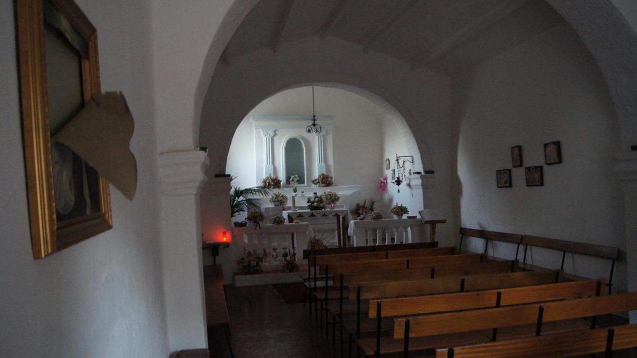 La diocesi non cancella la storia «Le chiesette restano aperte»