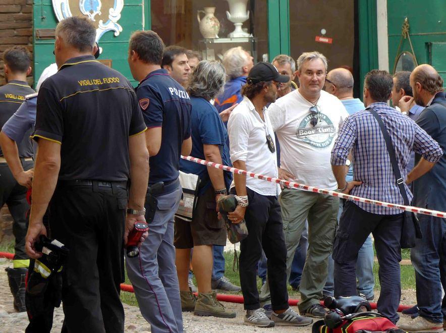 Madre e figlio uccisi a letto senza alcuna reazione 