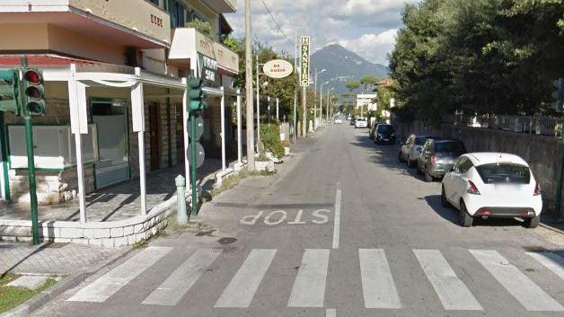L'incrocio fra via Leonardo da Vinci e via Versilia