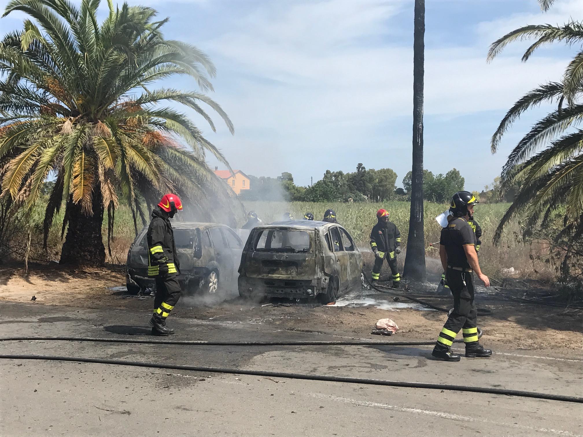 Alghero, due auto in fiamme nel lungomare di Maria Pia 