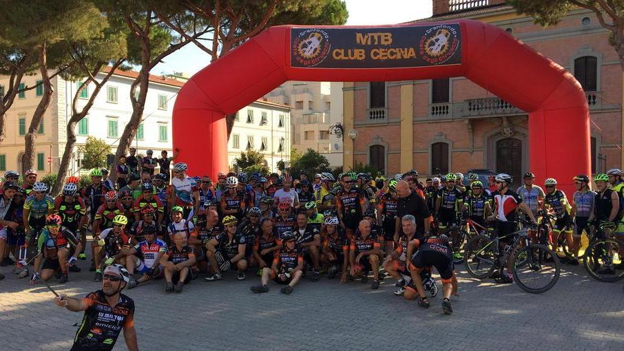 Raduno con oltre 150 biker toscani