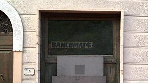 Sportello bancomat Mps chiude i battenti ignorate le proteste