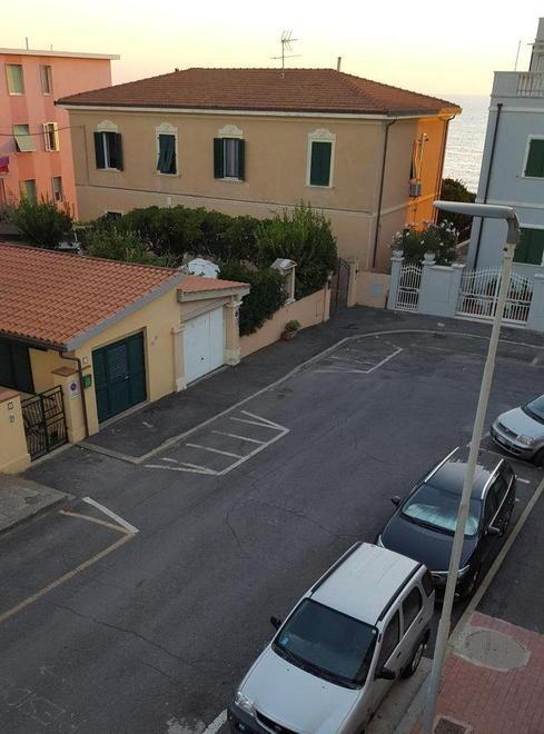 «Posti per residenti ma quella strada non ha residenti»
