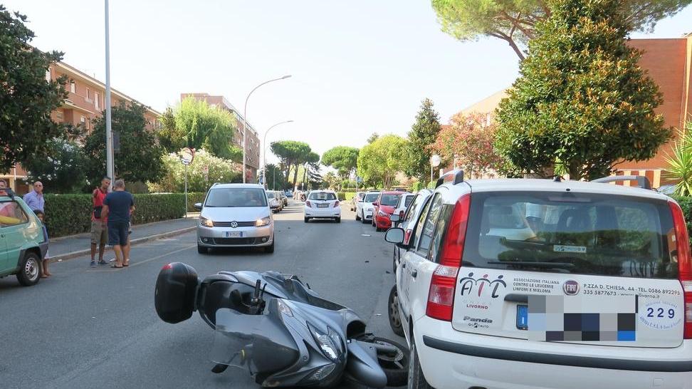 Auto contro motorino: due feriti
