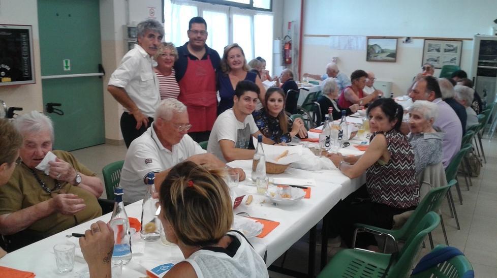Solidarietà a Festissima Gli anziani ospitati a cena 
