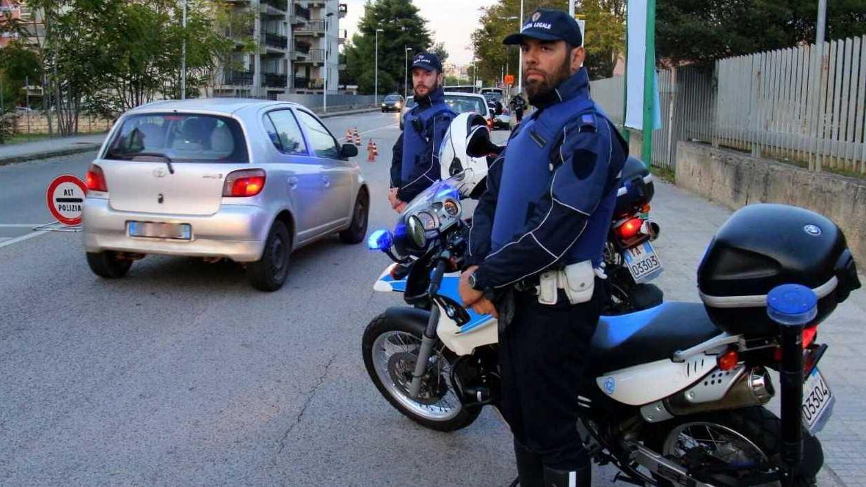 Bloccato dalla polizia locale il ladro seriale delle auto