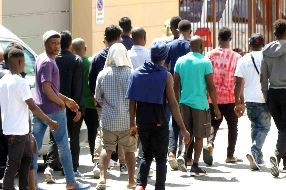 L'arcivescovo Perego: io con deboli e migranti contro l'ideologia che indebolisce la sicurezza sociale 
