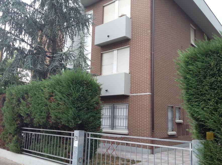 Modena,  ladri si arrampicano e svuotano appartamento 