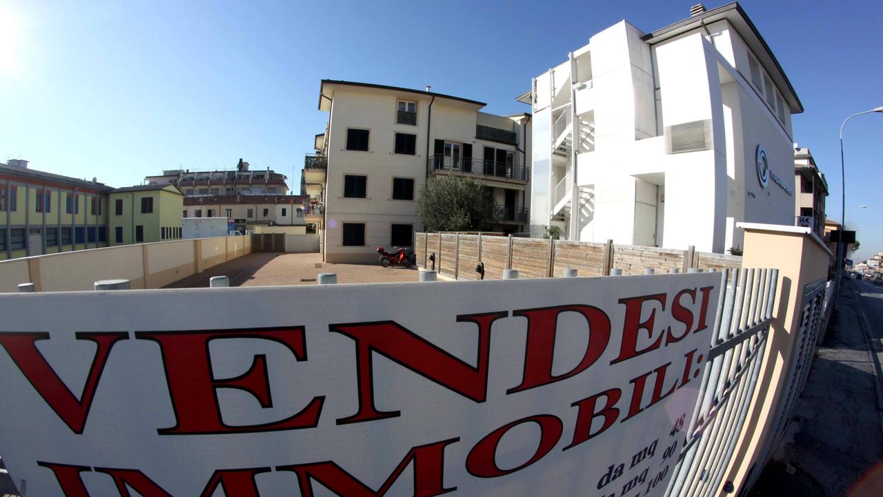 I forzati del lavoro: assunti come impiegati, usati come agenti immobiliari