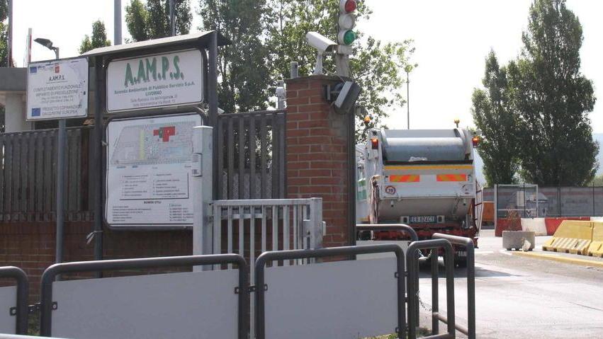 Fingono di essere malati, ma fanno altri lavori: licenziati dall’Aamps