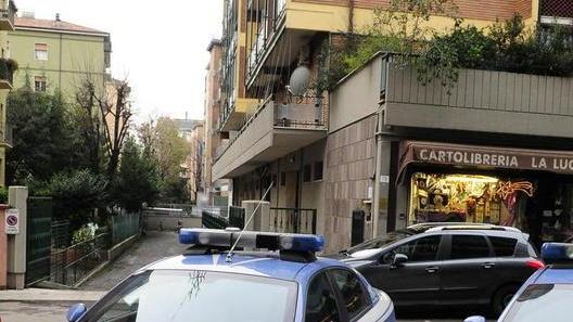 Topo d’auto “chiuso” dalla polizia e poi ammanettato