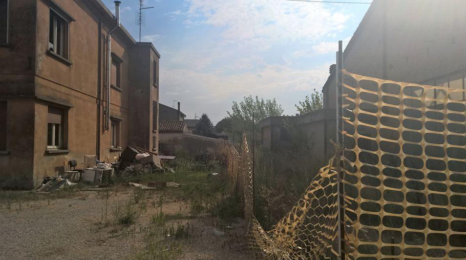 «A Ro fabbricati e aree comunali sono immondezzai»