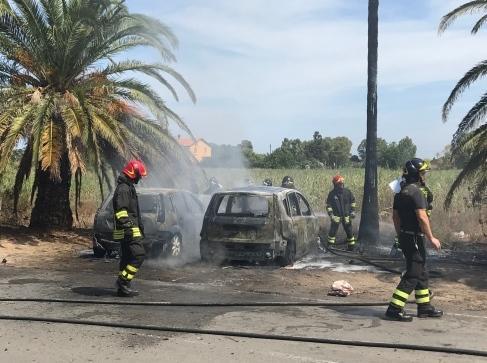 Alghero, due auto in fiamme a Maria Pia 