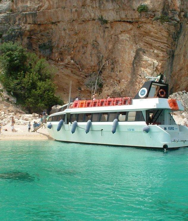 Boom di turisti nelle cale di Baunei