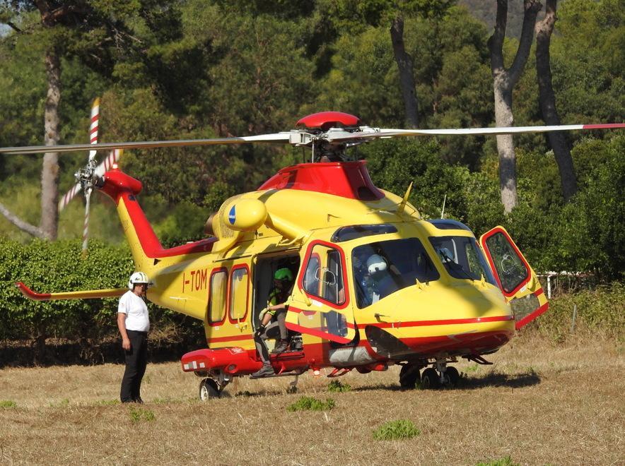Cade da cinque metri, è grave. "Mi ha spinta il mio fidanzato" 