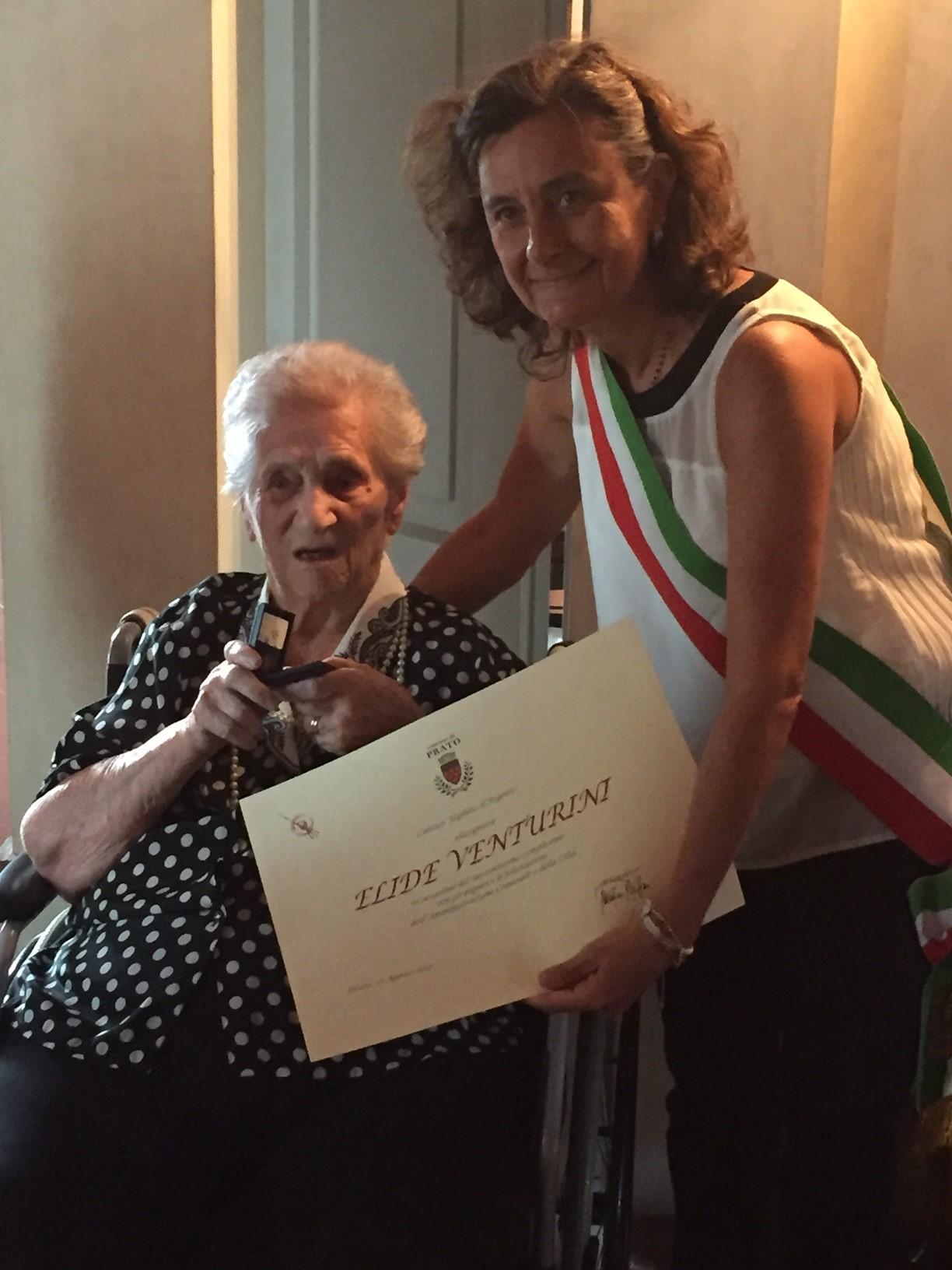 Elide Venturini insieme alla presidente del consiglio comunale Ilaria Santi