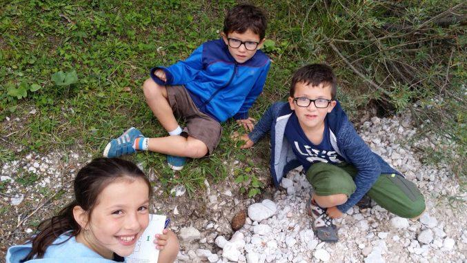 I tre fratellini che hanno trovato la bomba a mano