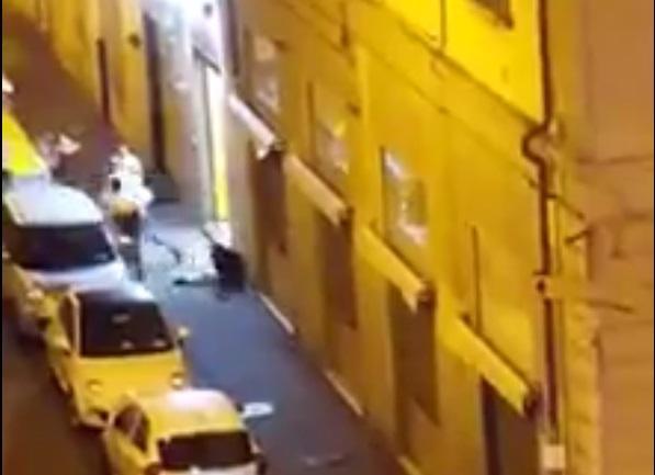 Rissa all'alba in piazza Cavour, ferito un uomo - Video