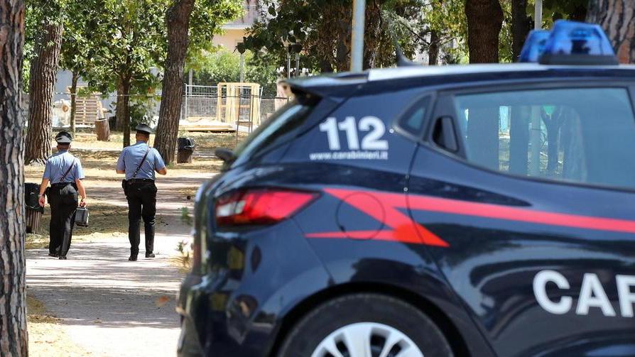 Furti nelle case e sulle auto in sosta