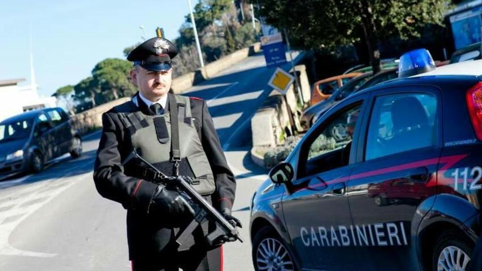 Minaccia di morte la ex con un coltello: arrestato