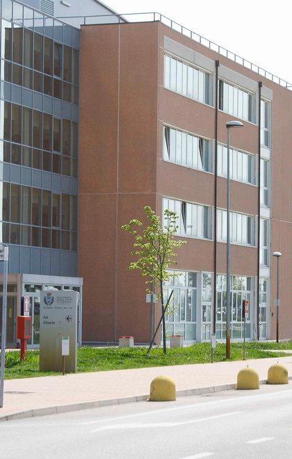 Due agenti aggrediti in carcere 