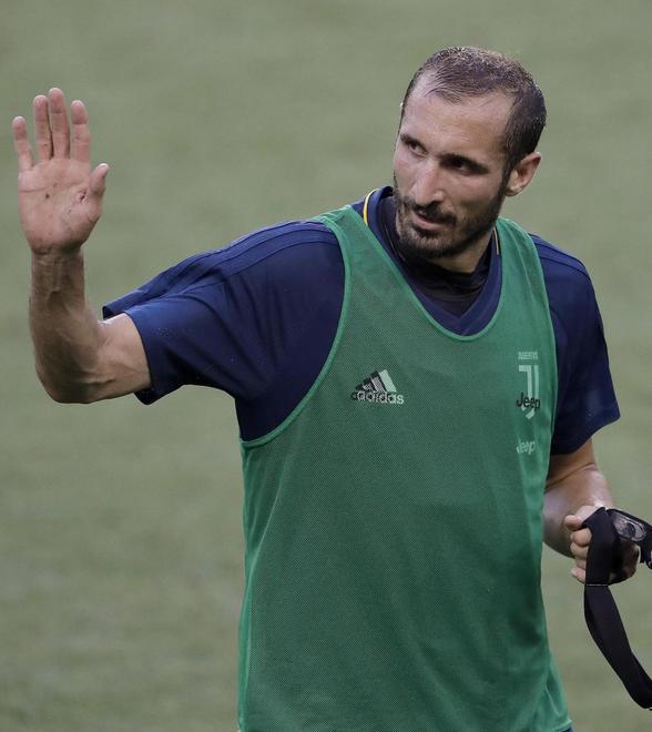 Juve, Allegri è alle prese con il dilemma della difesa 