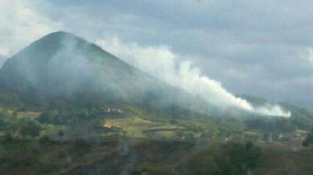 Due famiglie di turisti evacuate per il rogo