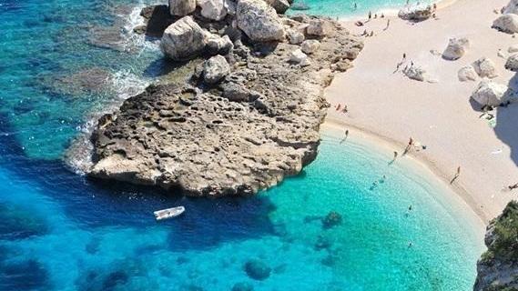 Cala Mariolu, il pontile della propaganda