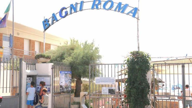 L'ingresso dei Bagni Roma a Livorno (Marzi/Pentafoto)