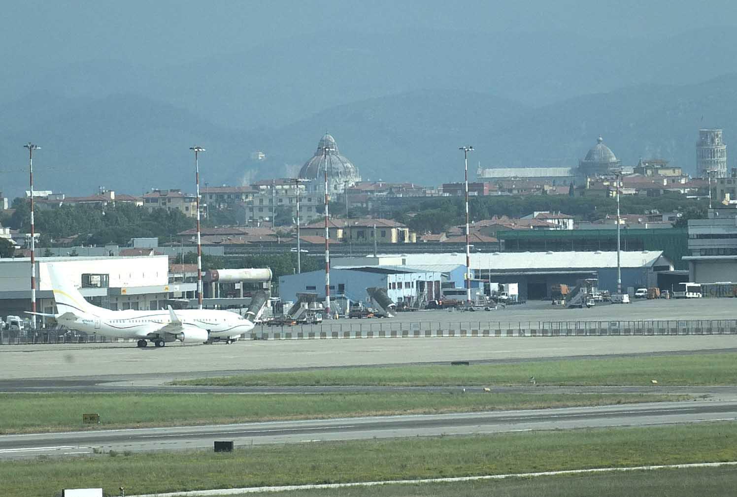 La pista dell'aeroporto di Pisa