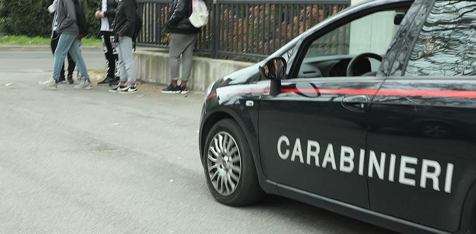 Picchiato e ricattato per un motorino 