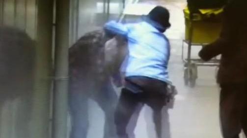 Il Ris conferma: la aggredì con l’acido